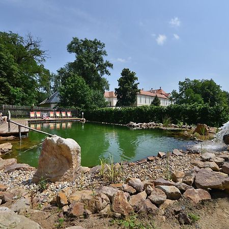 Maxmilian Lifestyle Resort Loučeň エクステリア 写真
