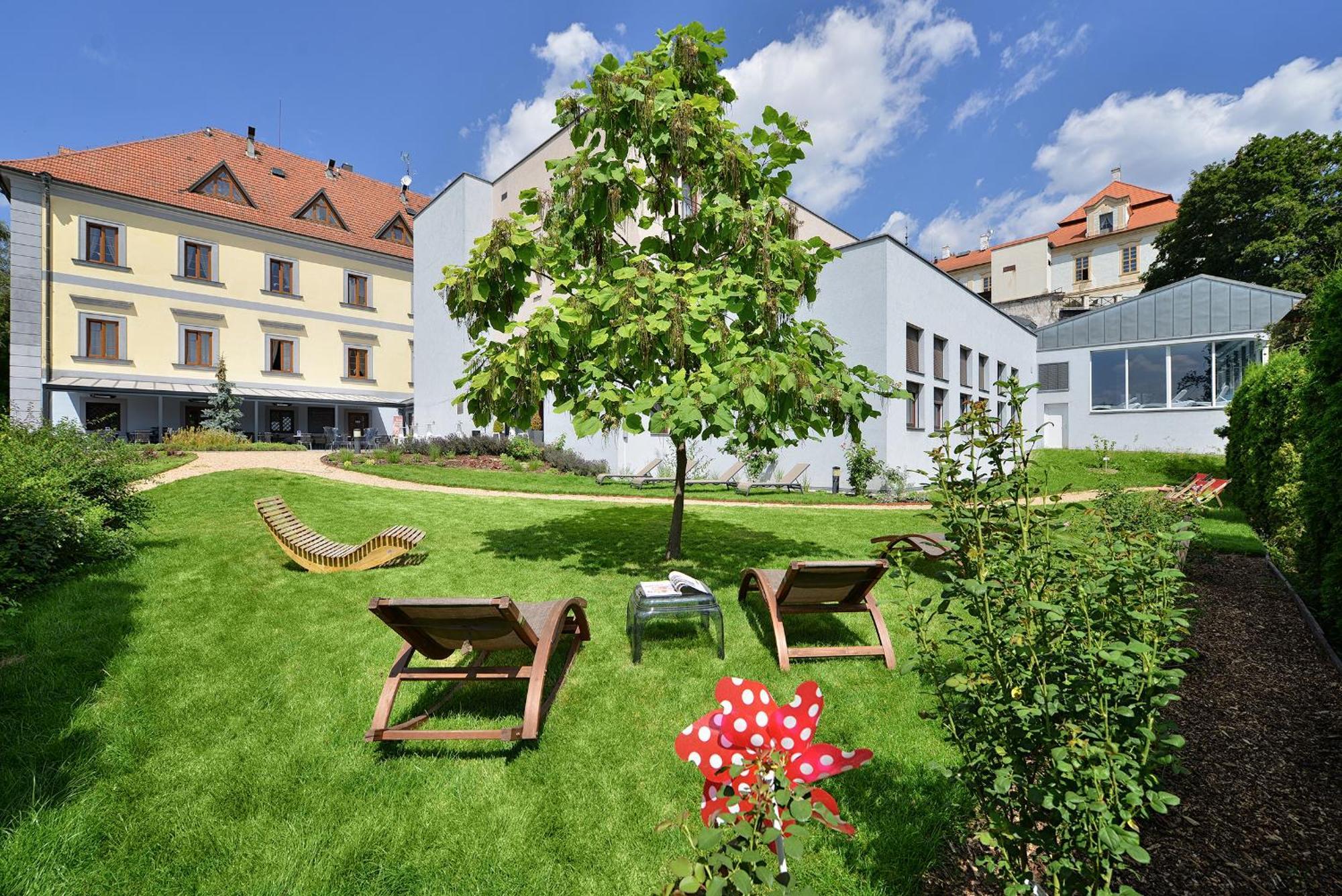Maxmilian Lifestyle Resort Loučeň エクステリア 写真
